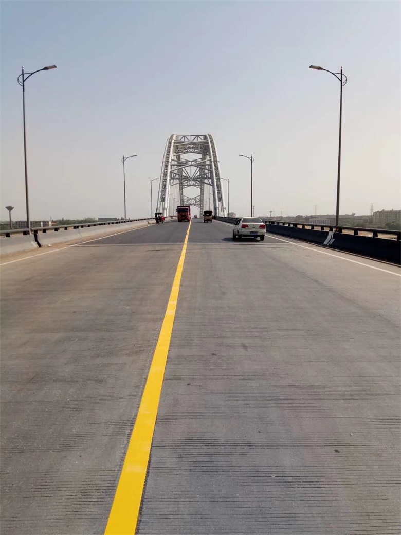 益阳茅草街大桥路面施工