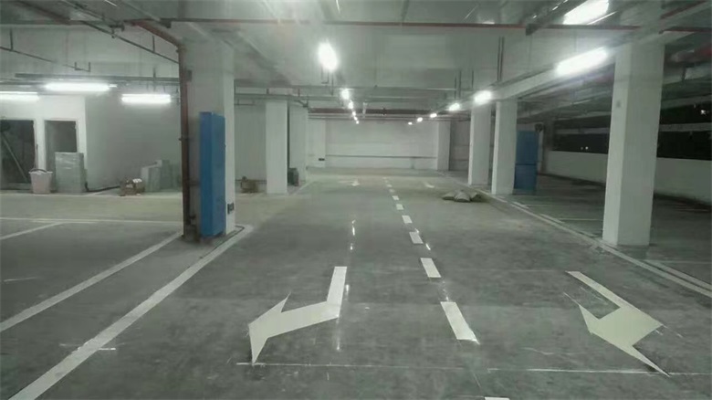 星沙吾悦广场车库标线